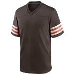 Donkerbruin V-hals T-shirt met korte mouwen en witte, oranje en rode strepen op de mouwboorden.