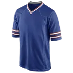 Blauw sportshirt met V-hals en wit-rode strepen op kraag en mouwen.