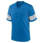 Blauw sportshirt met V-hals en witte strepen op de mouwen.