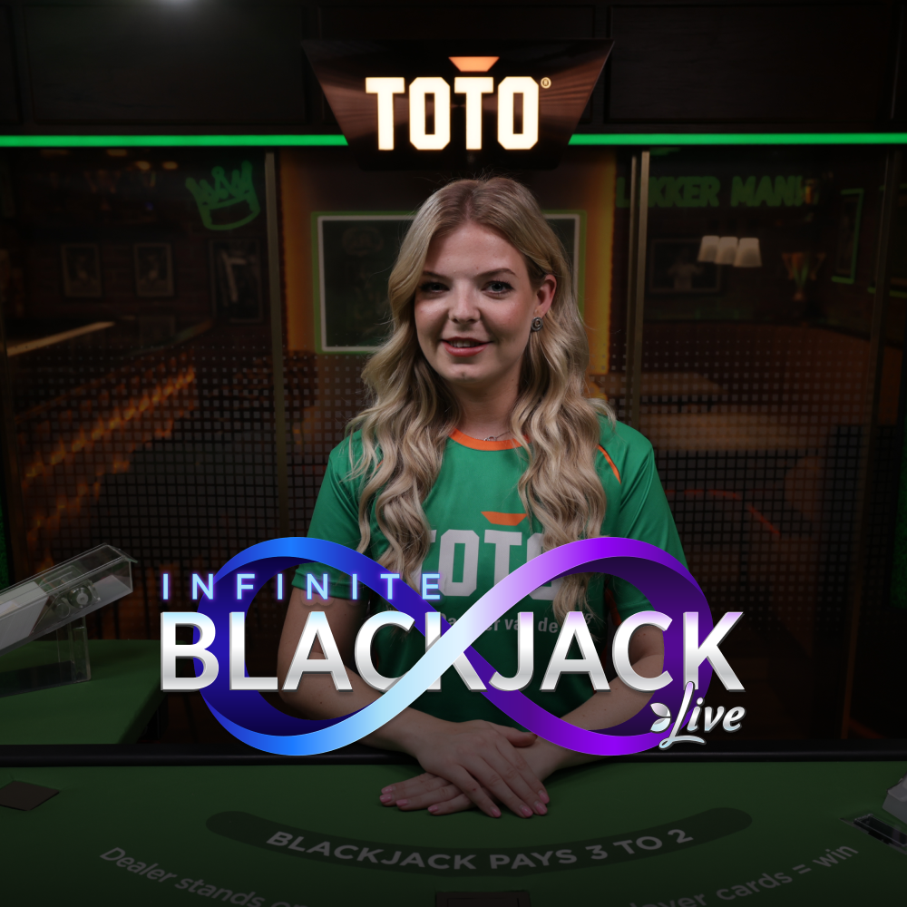 Een vrouwelijke dealer achter een blackjacktafel met TOTO-logo en 'Infinite Blackjack Live'-banner, klaar om jou te bedienen.