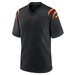 Jouw zwarte V-hals sportshirt met korte mouwen en oranje strepen op de schouders.